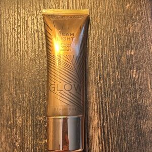 Revolution glow Beam Light Strobe Cream Bronze. New sealed